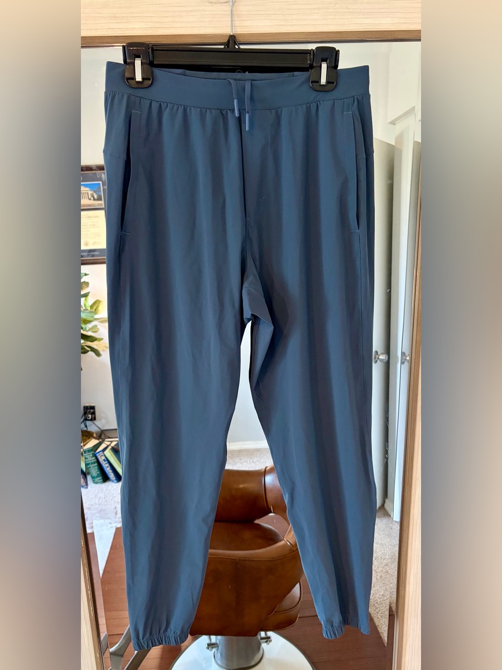 Lululemon Adapted State High-Rise Jogger Sleek
Blue Twill size Medium